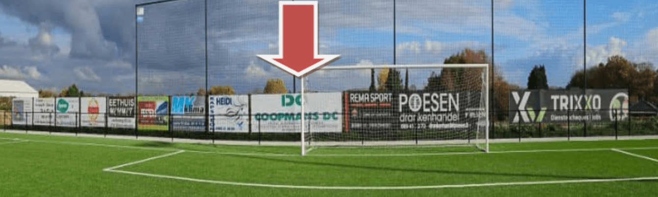 Reclamedoek extra large langs het veld